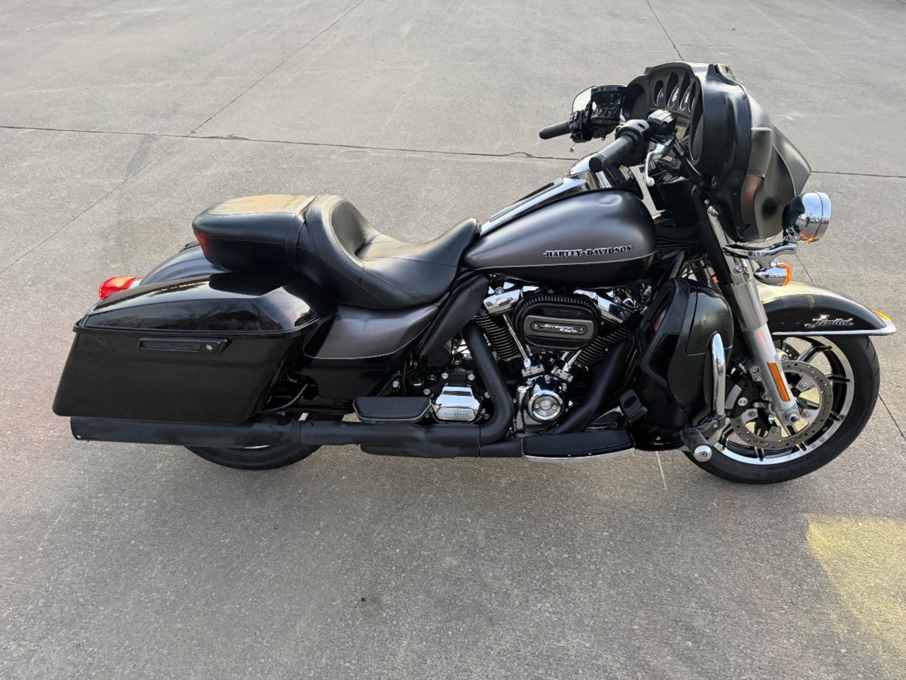 2017 Harley-Davidson FLHTK Electra Glide Ultra Limited / Street Glide